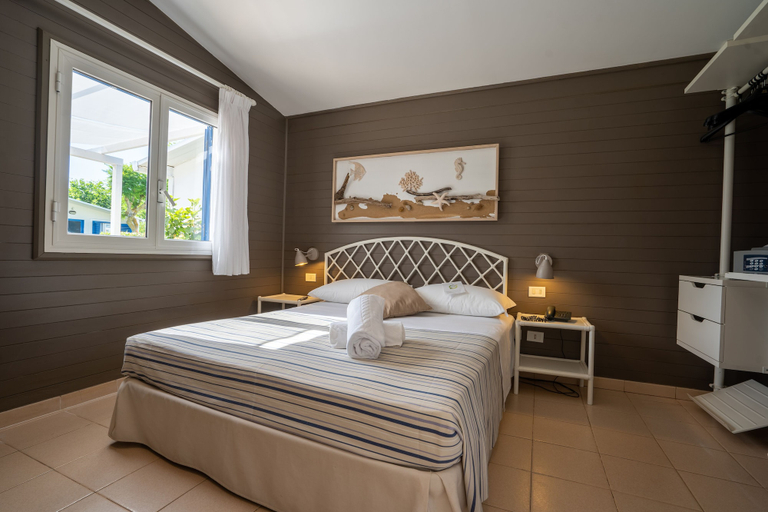 Bedroom 4, Le Dune Beach Club, Messina