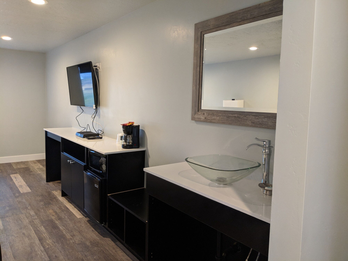 Bathroom 4, Bear River Hot Springs, Franklin