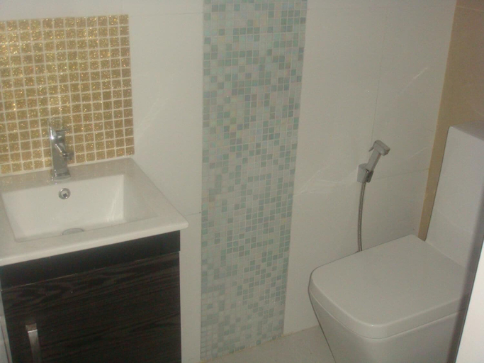Bathroom 2, IQuest Colombo, Maharagama