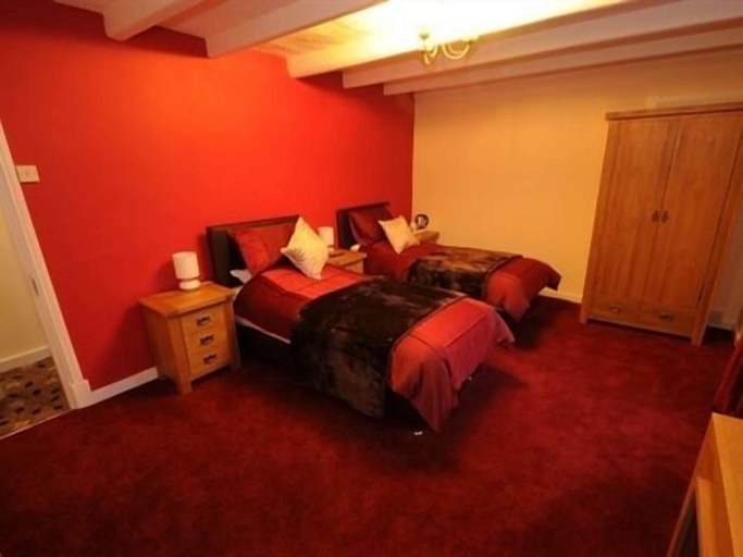 Bedroom 2, The Three Wheat Heads, Northumberland