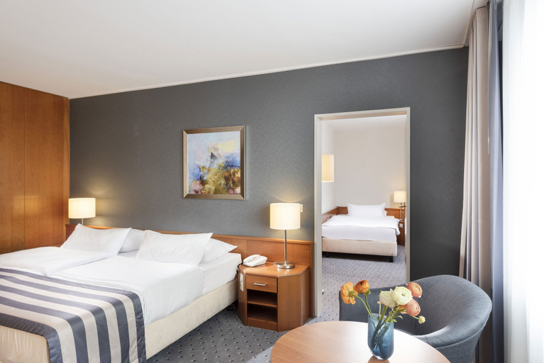 Bedroom 4, Maritim Hotel Ulm, Ulm