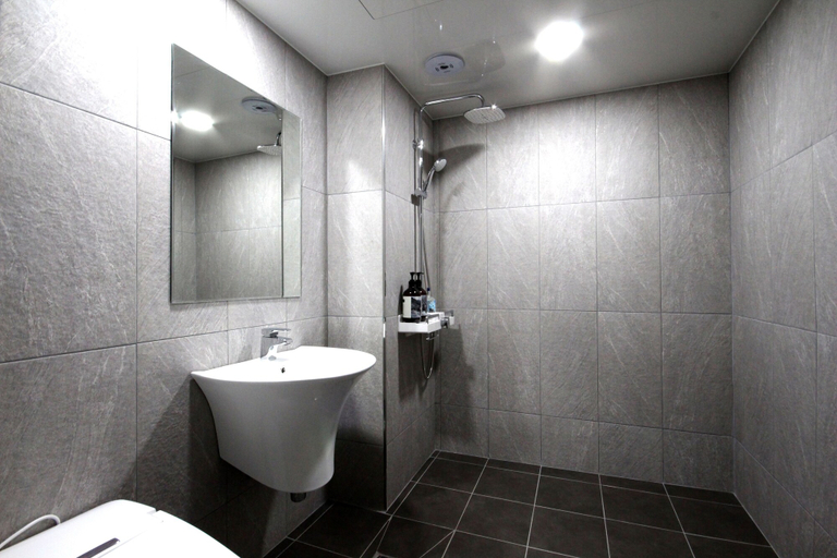Bathroom 3, Hotel Luna, Jeonju