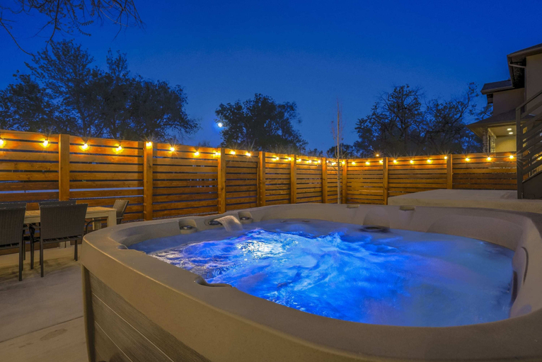 Sport & Beauty 4, 6bd3.5ba🌟downtown Modern Luxury W/hot Tub🌟, El Paso