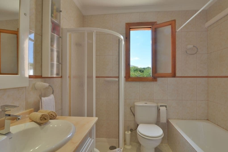 Bathroom 3, Mallorca Beach front line Apartment, Baleares