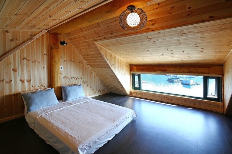 Bedroom 2, Tongyeong Daore Pension, Tongyeong