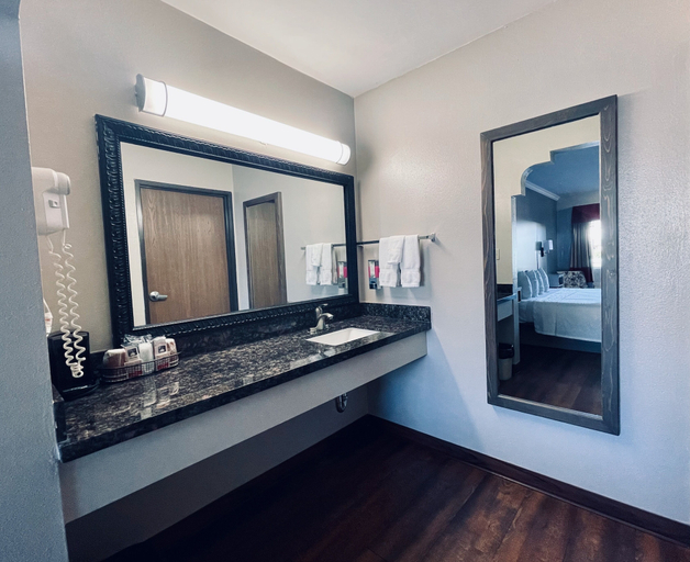 Bathroom 4, Quality Inn Bishop near Mammoth, Inyo