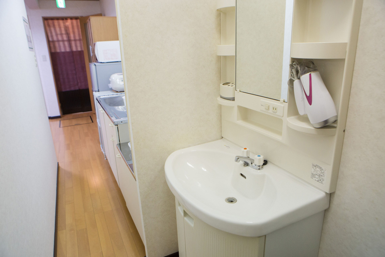 Bathroom 4, Kujo Stays, Kyoto