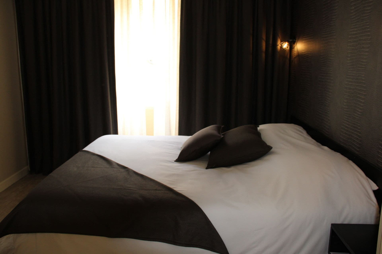 Bedroom 5, Hôtel du Lion d'Or, Saône-et-Loire