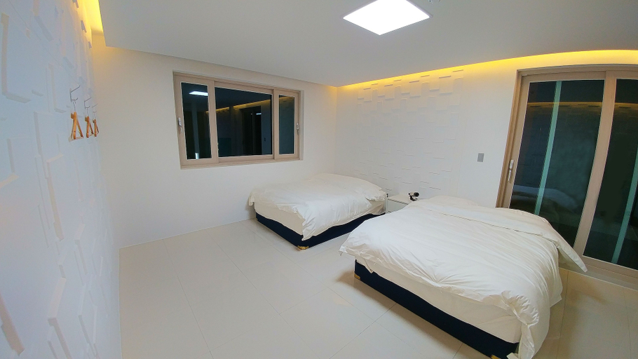 Bedroom 2, Jeungdo 26, Sinan