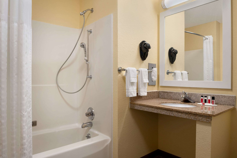 Bathroom 4, Days Inn & Suites by Wyndham Merrillville, Lake