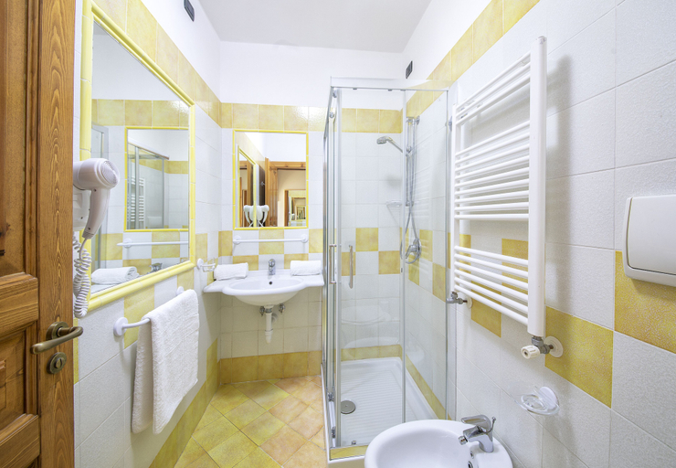 Bathroom 3, Hotel Belvedere, Napoli