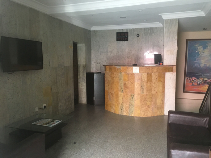 Others 4, Mayors & Diplomat Suites Opebi, Kosofe