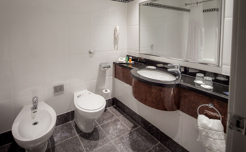 Bathroom 4, Glasgow Grosvenor Hotel, Glasgow