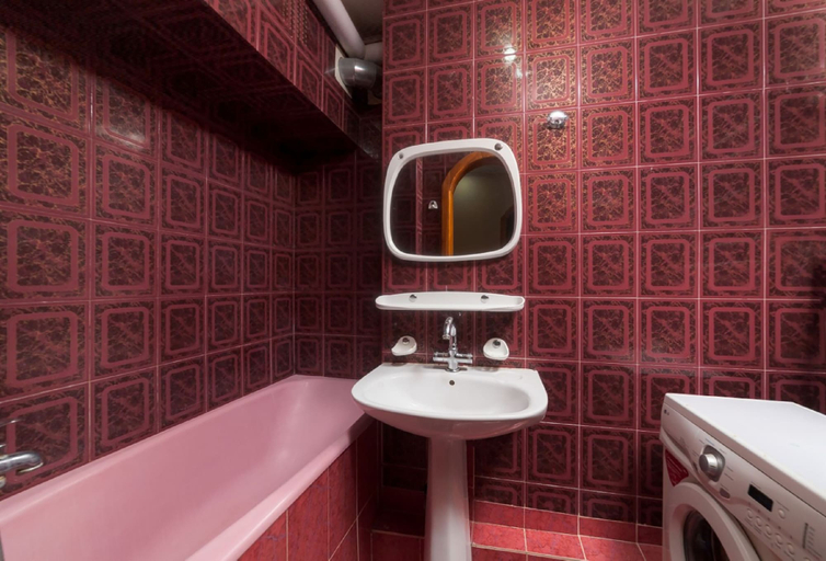 Bathroom 2, Apartment near Opera Theater, L'vivs'ka