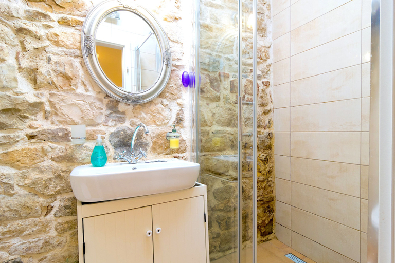Bathroom 3, Gaius Aurelius Valerius, Split
