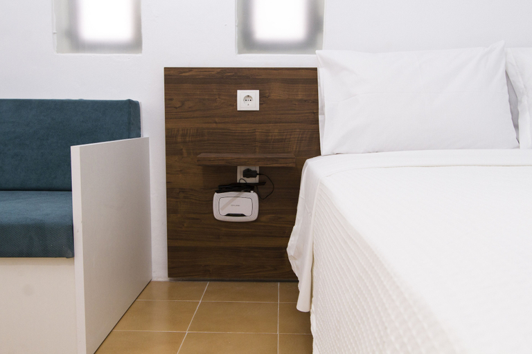 Bedroom 4, Kissamia - Self Check In Only - Next to Night Clubs, Crete