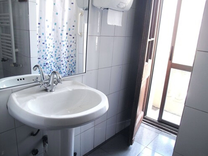 Bathroom 4, Hostel Casaltura, Santiago