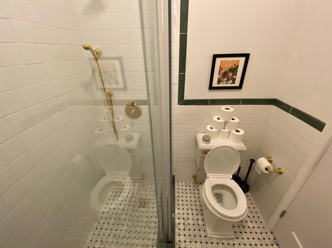 Bathroom 3, Gorgeous Studio in Beverly Boulevard! Sleeps 4!, Los Angeles