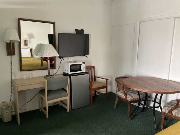 Others 5, Kansan Motel, Seward