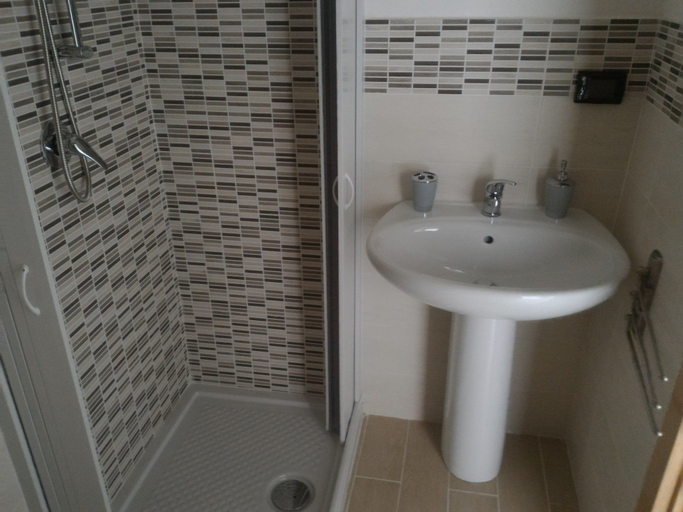 Bathroom 4, La vita è bella, Cosenza