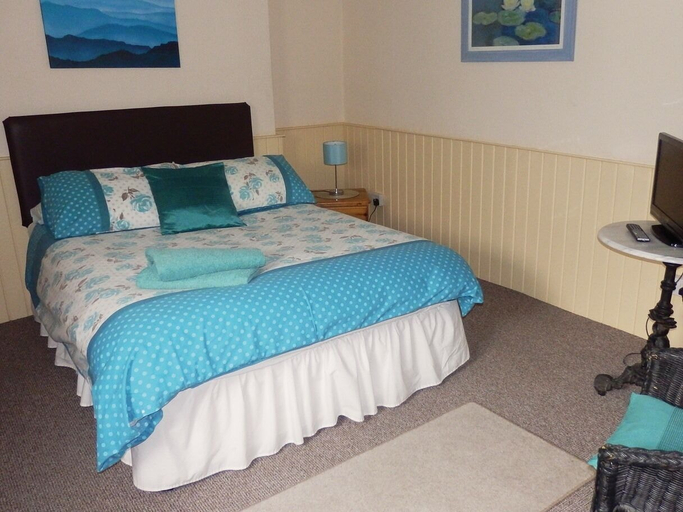 Bedroom 2, Admiral Blake Guest House, Somerset