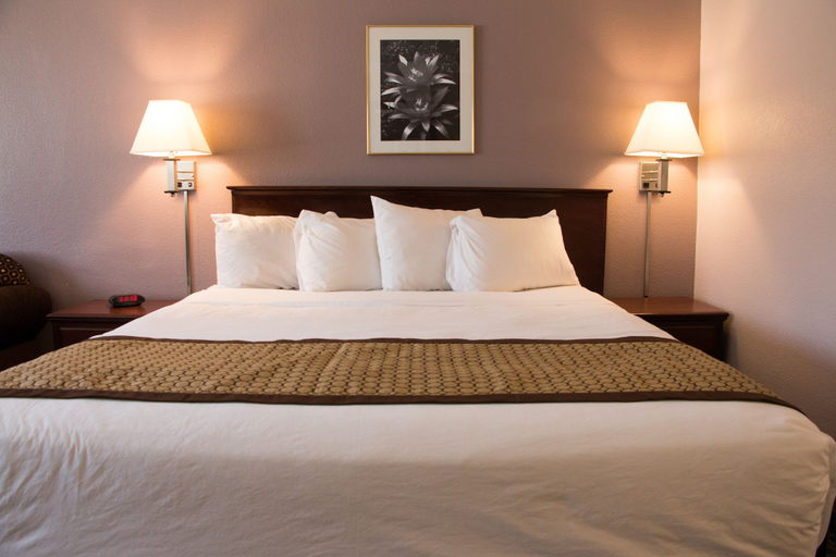 Bedroom 3, Days Inn by Wyndham Indio, Riverside