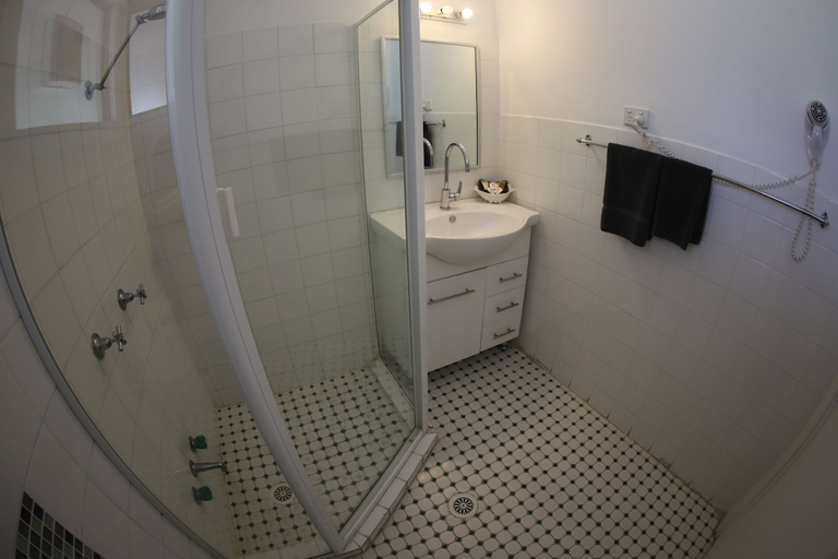 Bathroom 4, Sleepy Hill Motor Inn, Port Stephens