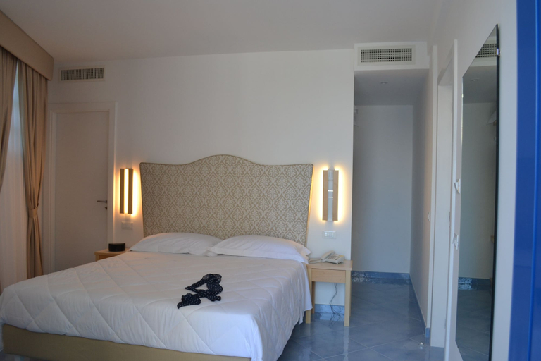 Bedroom 4, Boutique Hotel Helios, Napoli