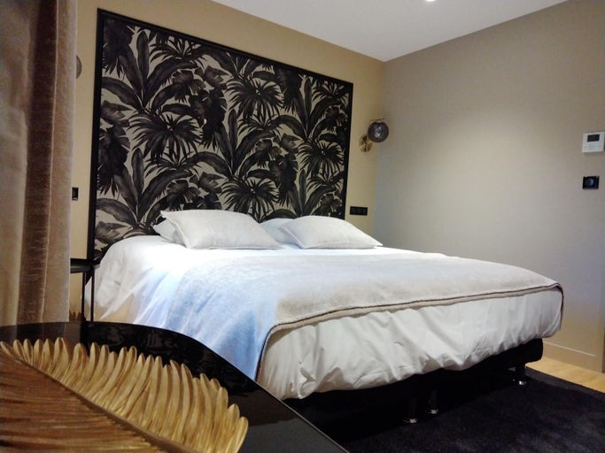 Bedroom 5, Hôtel du Lion d'Or, Saône-et-Loire