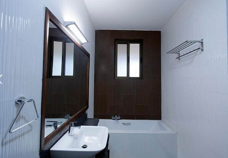 Bathroom, Acacia Green Service Apartments, Kampala