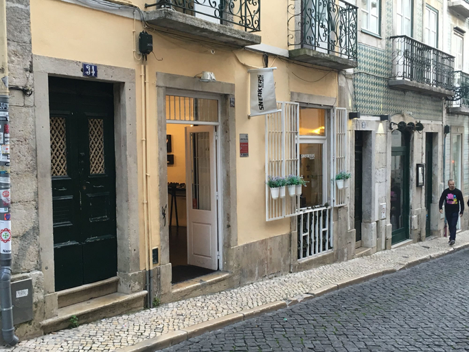 Exterior & Views 2, Lisbon Fragrances Patchouli Flowers, Lisbon