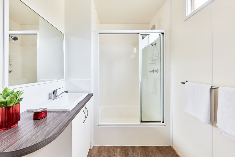 Bathroom 4, Kennett River Family Caravan Park, Colac-Otway - South