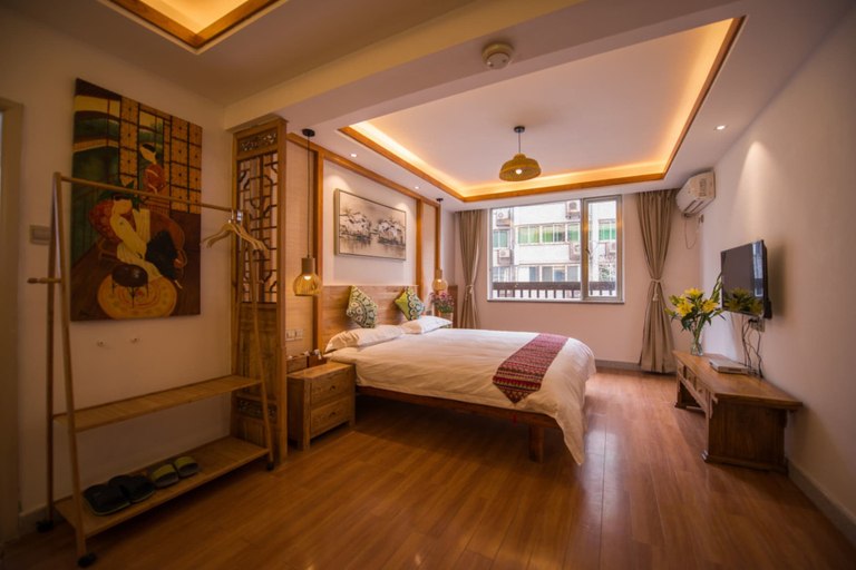 Bedroom 5, Ming Palace Inn, Guilin
