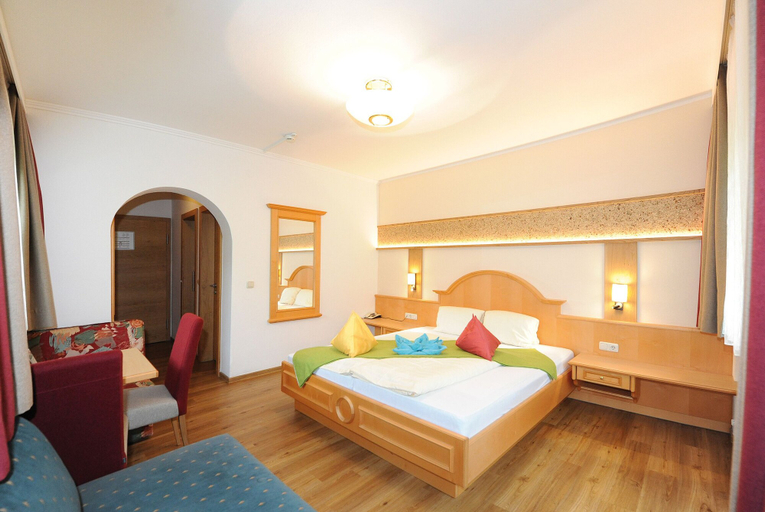 Bedroom 3, Bike & Ski Hotel Unterellmau, Zell am See