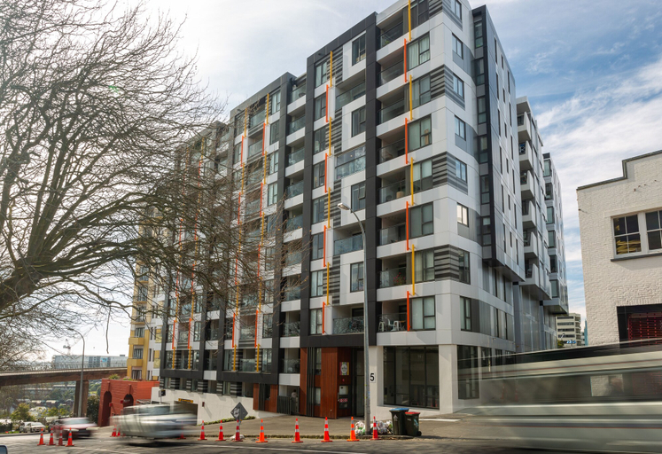 Exterior & Views 2, Toodle's Pristine inner-city nest with carpark, Waitakere