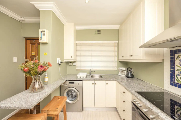 Others 4, Vibrant and Safe 2 Bedroom Apartment, City of Cape Town