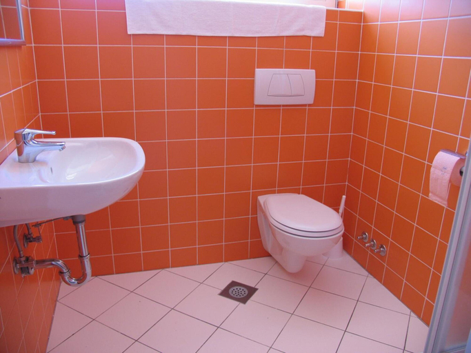 Bathroom 3, Hotel Maestral, Vodice