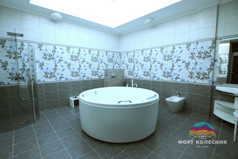 Bathroom 3, Fort Kolesnik, Sankt-Peterburg gorsovet