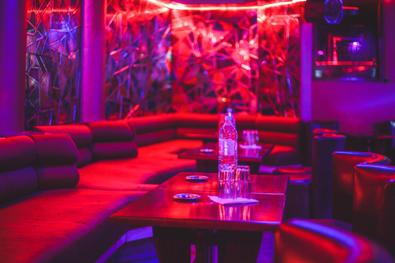 Food & Drinks 9