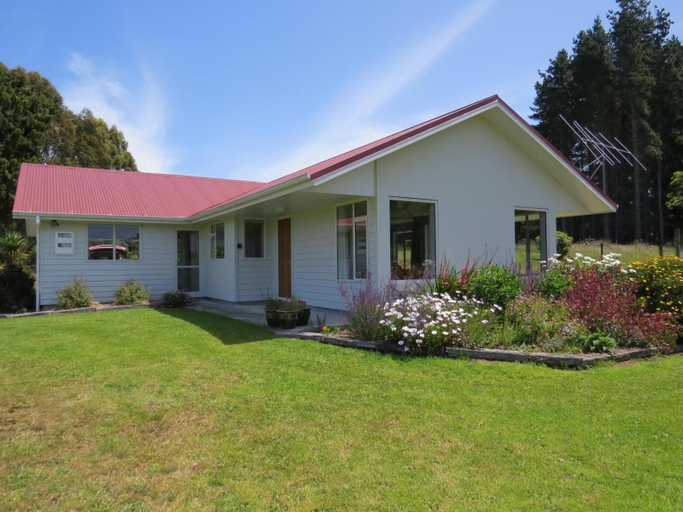 Exterior & Views, Waikawa House, Southland