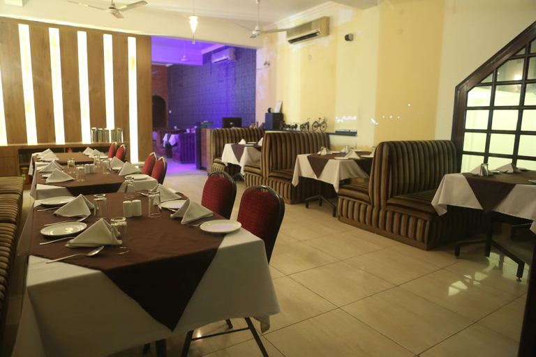 Food & Drinks 5, Hotel Kamla Palace, Dehradun
