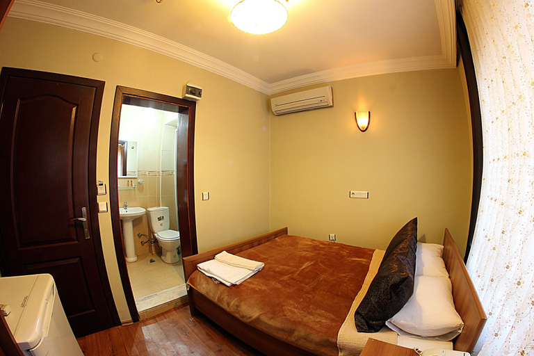 Bedroom 3, Paradise Hotel, Beyoğlu