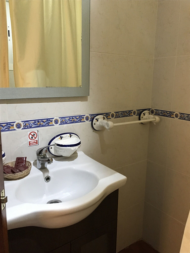 Bathroom 4, Hostal Restaurante El Mero, Cádiz