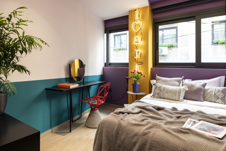 Bedroom 4, 14 Reasons Why, Attica
