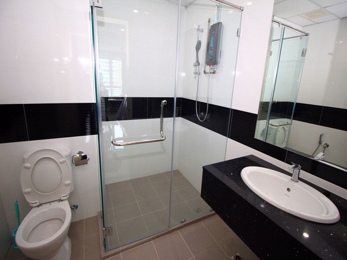 Bathroom 4, StayNest Suites at Gurney Drive, Pulau Penang