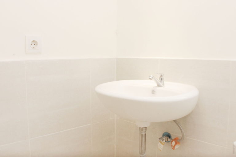 Bathroom 3, Comfort and Nice 2BR at Meikarta Apartment, Cikarang
