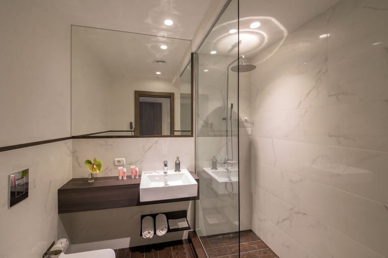 Bathroom 5, Corso Grand Suite, Rome