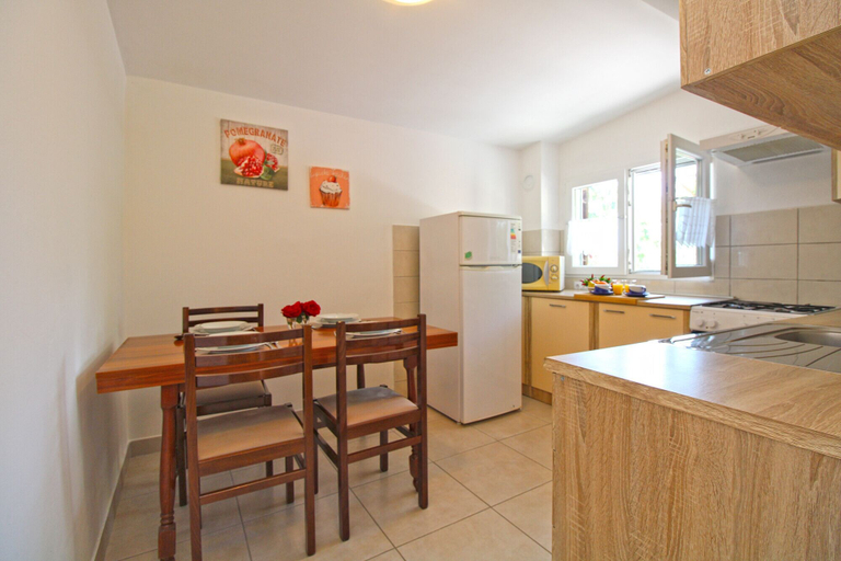 Others 5, House 1402, Pula