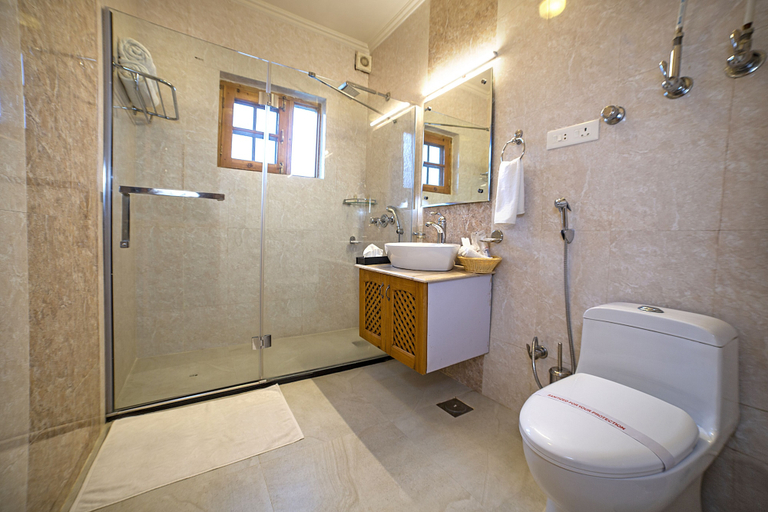 Bathroom 4, Shaw Inn, Baramulla
