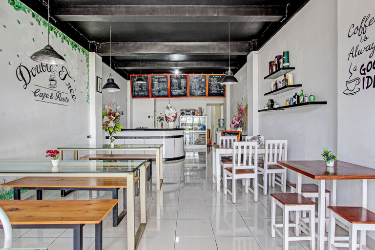 Food & Drinks 4, Capital O 92295 Double Tree, Banyumas